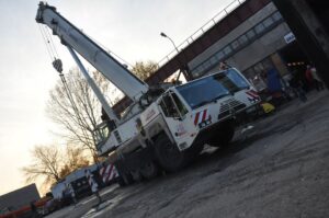 dźwigi samojezdne 200 ton